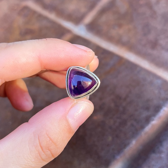 2/$50 💘 Vintage Sterling Silver Amethyst Triangle Ring - Picture 4 of 9